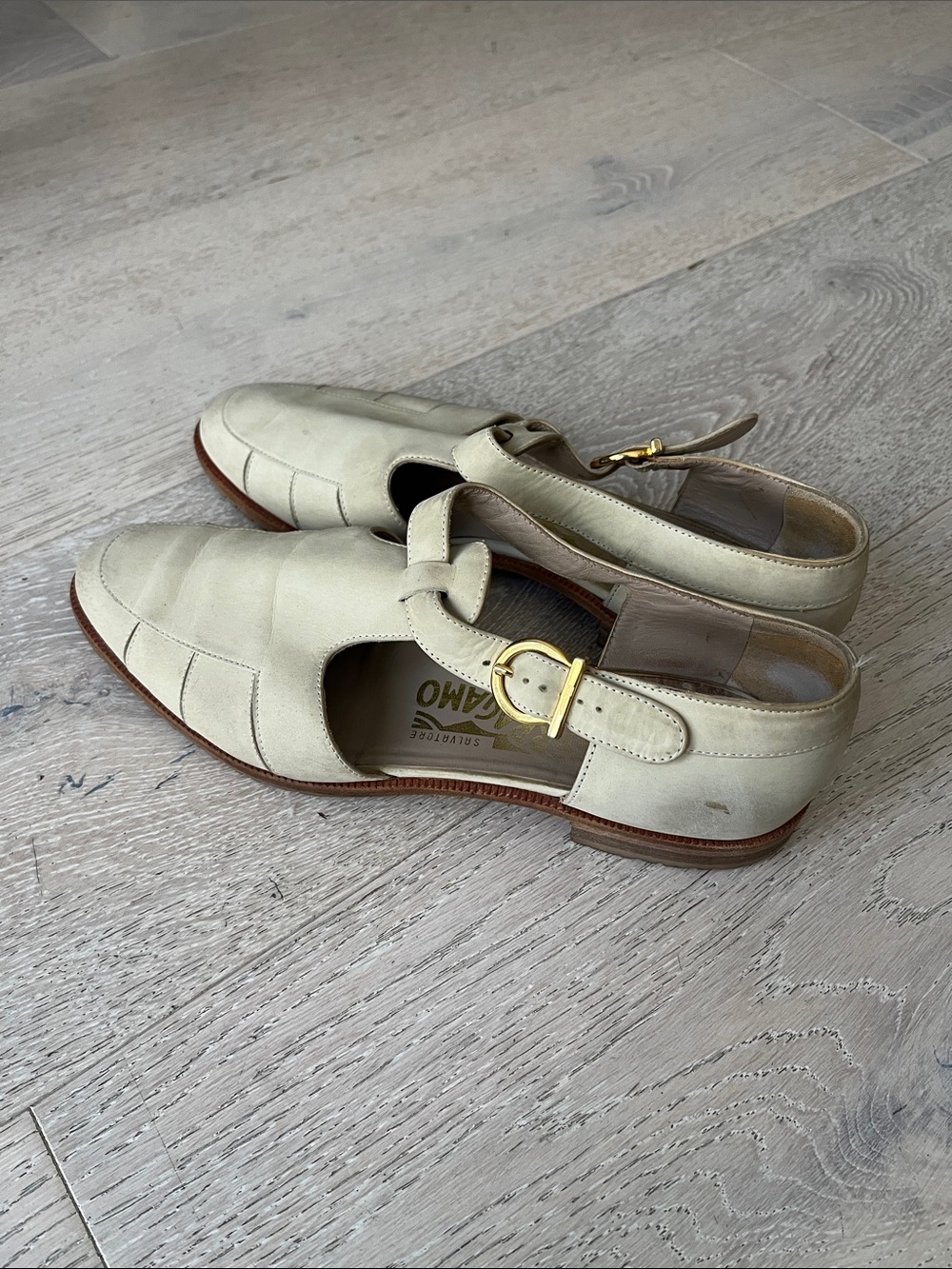 Ferragamo Vintage Beige Nubuck Leather T Strap Closed Toe Sandals 7.5 - Picture 4 of 8